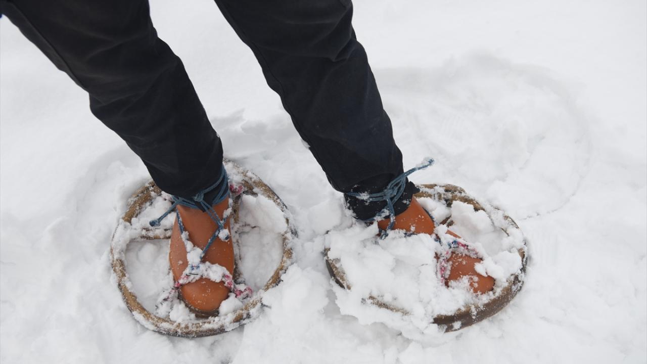 Karda mahsur kalanlar kurtarıldı